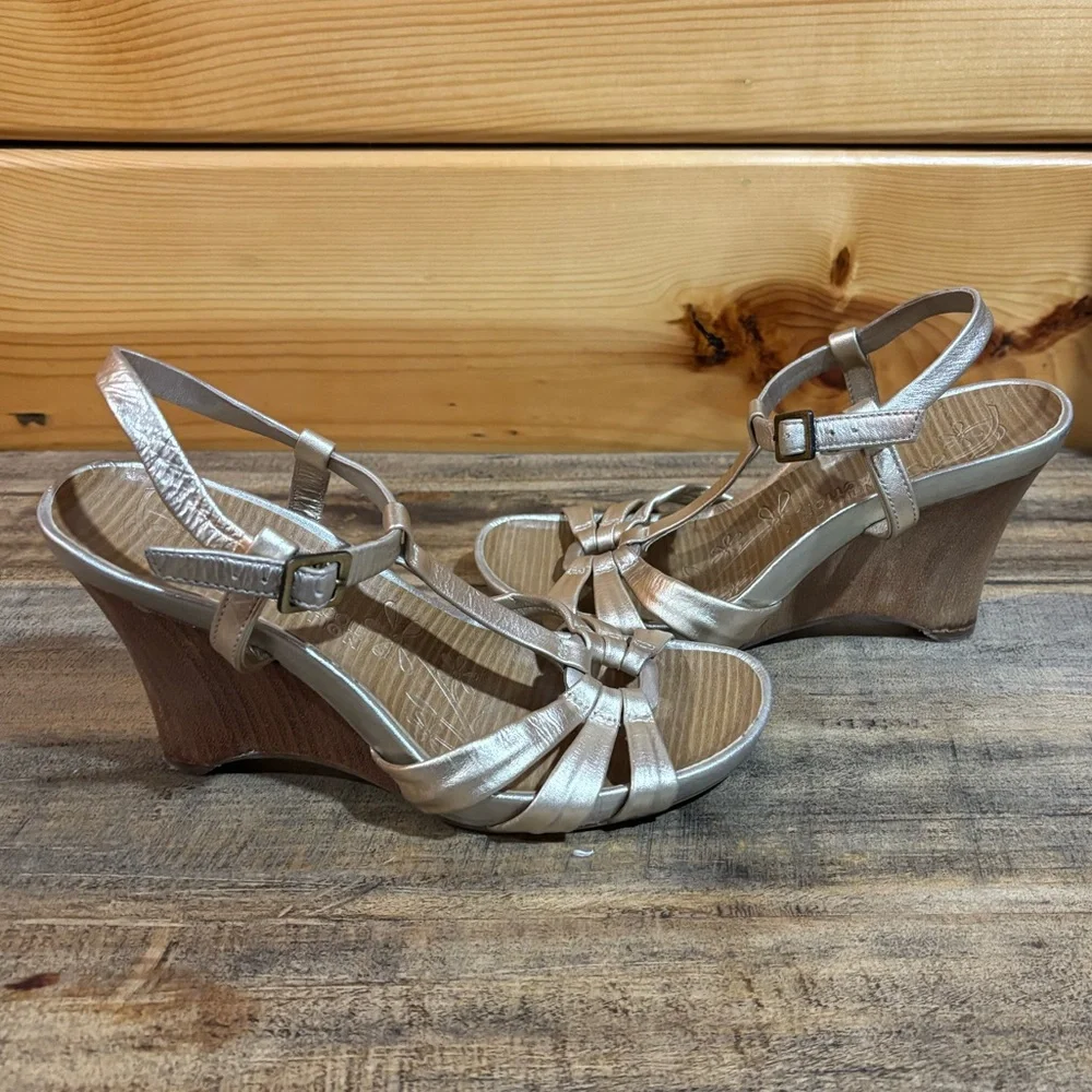 Kenneth Cole Reaction Metallic Sandals